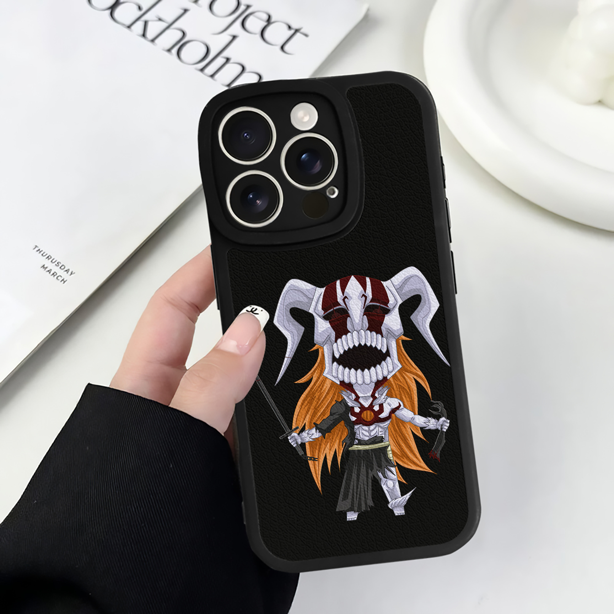 （画像用） ブリーチ 黒崎一護（くろさき いちご）BLEACH Kurosaki Ichigo 【iPhone 16シリーズ対応】シリコンスマホケース（レザー調） 材質：シリコン